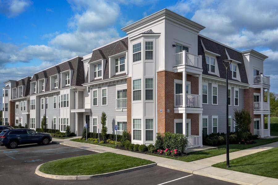 75 Circle DR #85-101, Central Islip, NY 11722