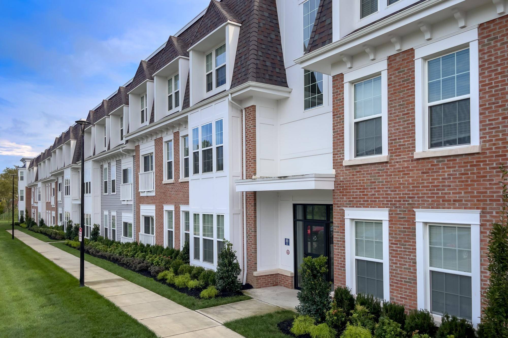 Central Islip, NY 11722,75 Circle DR #89-201