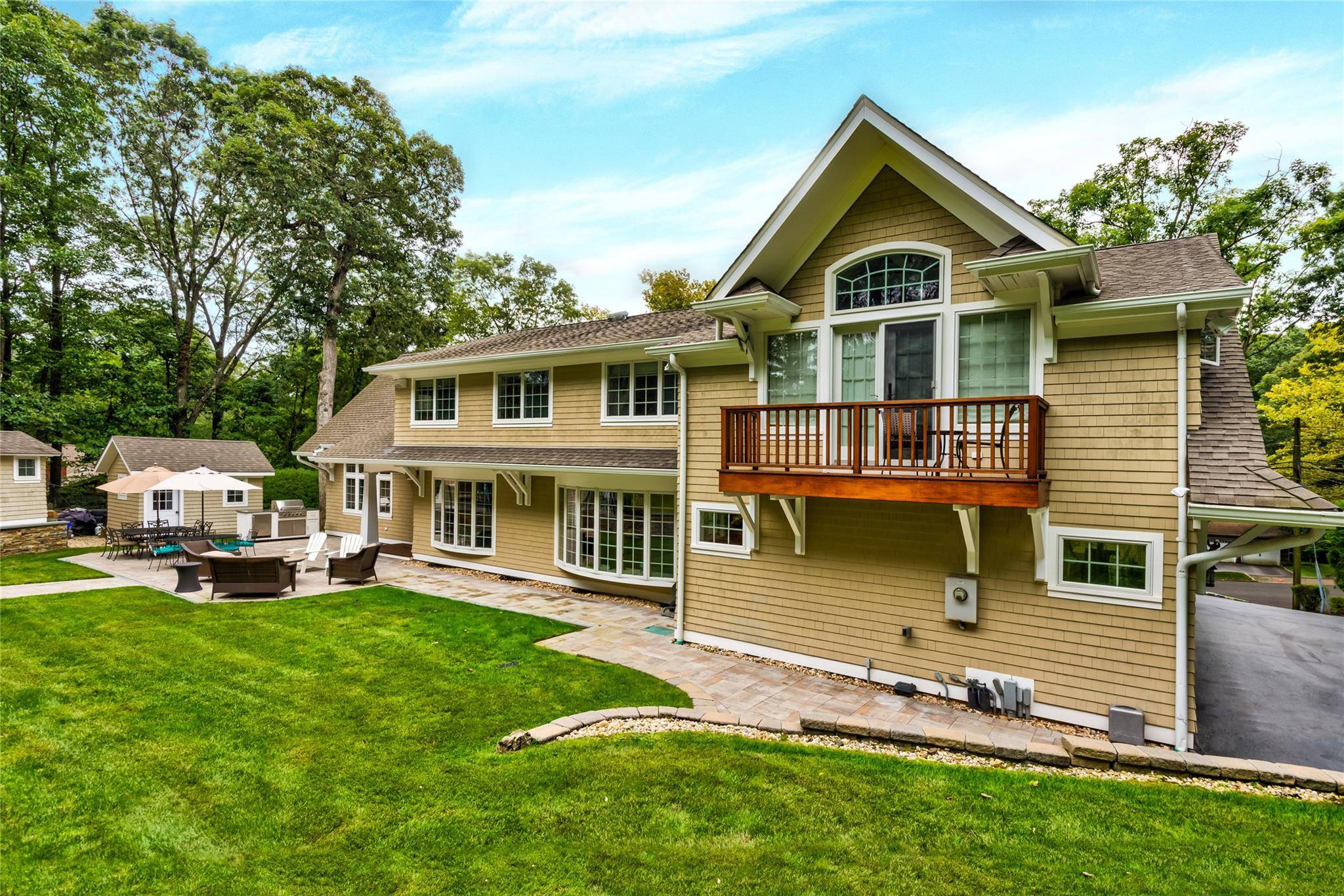 Melville, NY 11747,8 Ponderosa DR