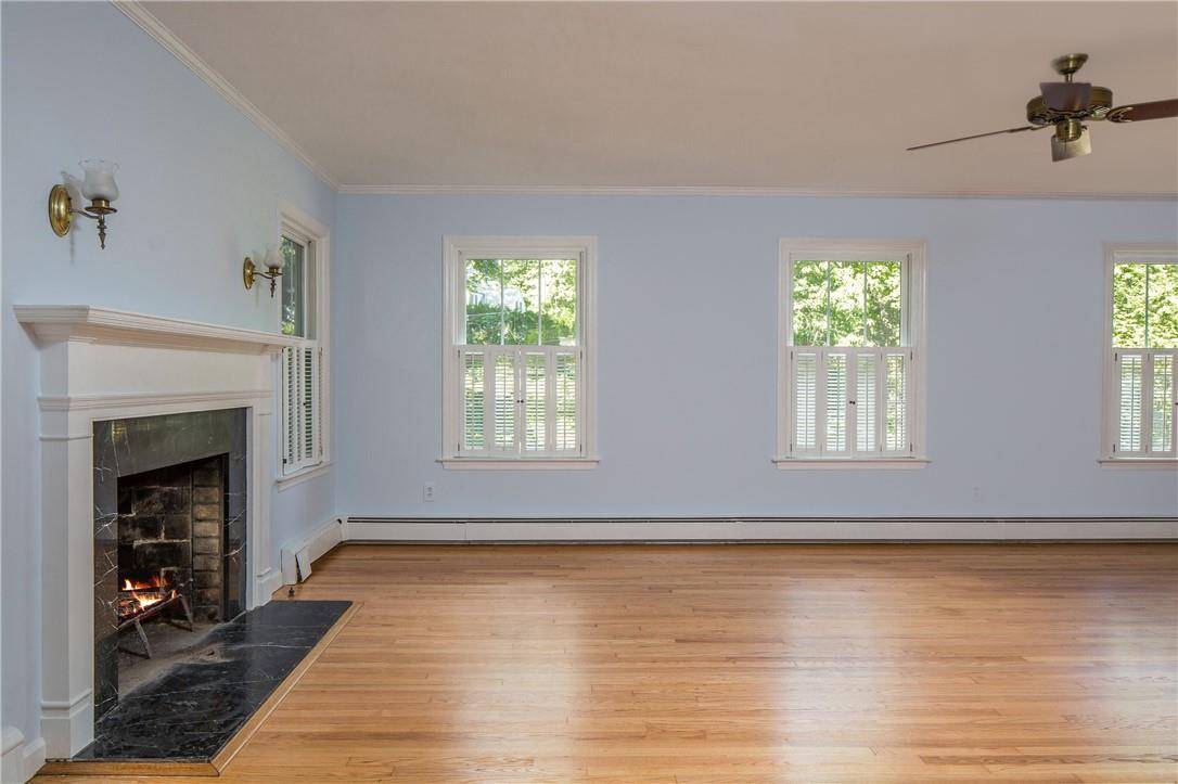 Bronxville, NY 10708,2 Locust LN