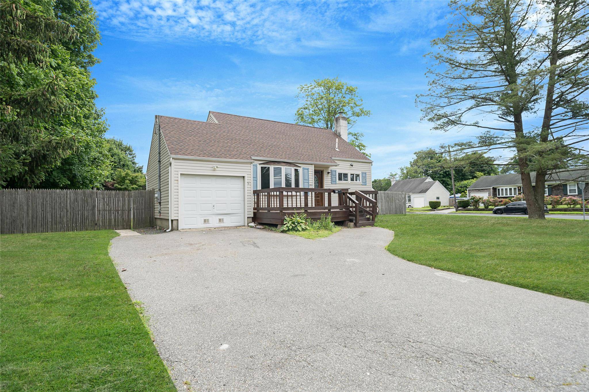 281 Carlls PATH, Deer Park, NY 11729