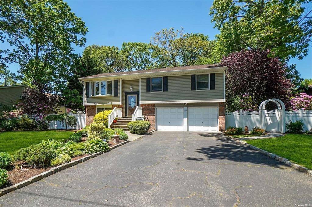35 40th ST, Islip, NY 11751