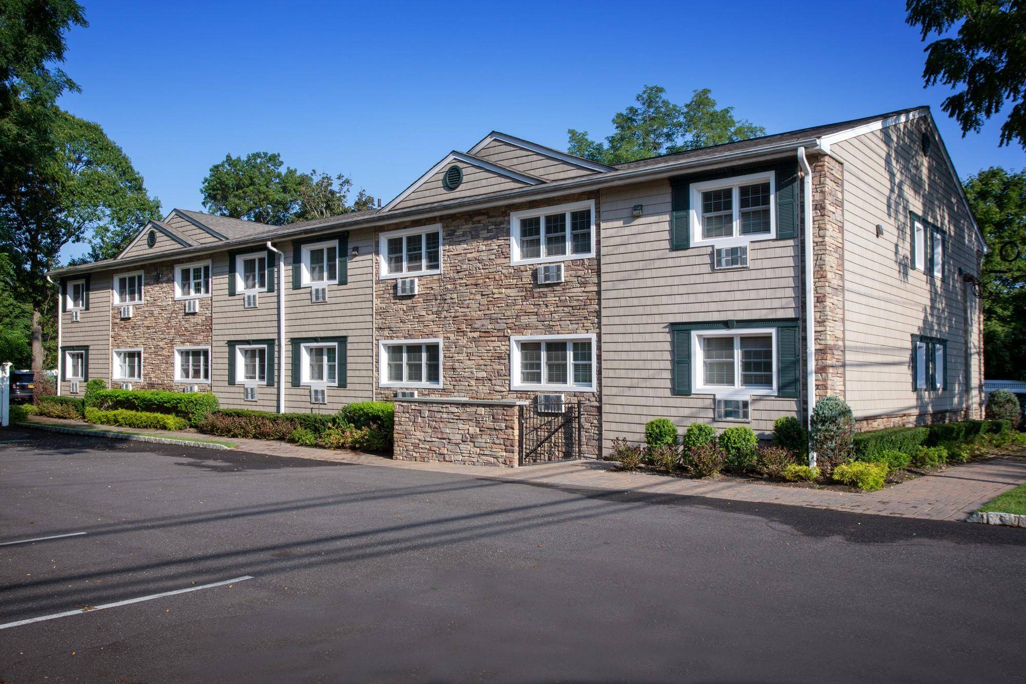 Islip Terrace, NY 11752,118 Carleton AVE #7A