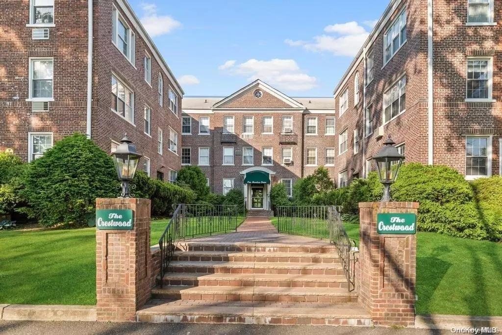 Woodmere, NY 11598,1 Meadow DR #3D