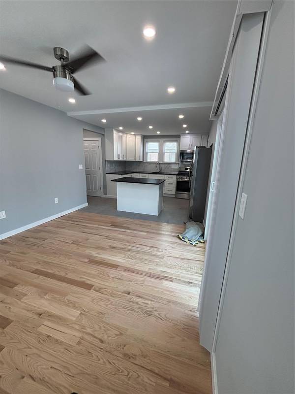 Valley Stream, NY 11580,89 N GROVE ST #1