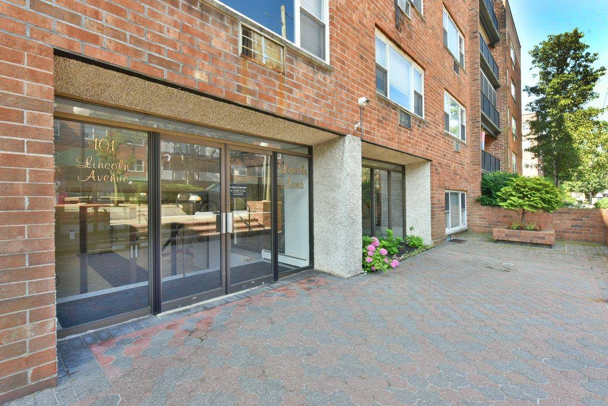 Mineola, NY 11501,101 Lincoln AVE #3K