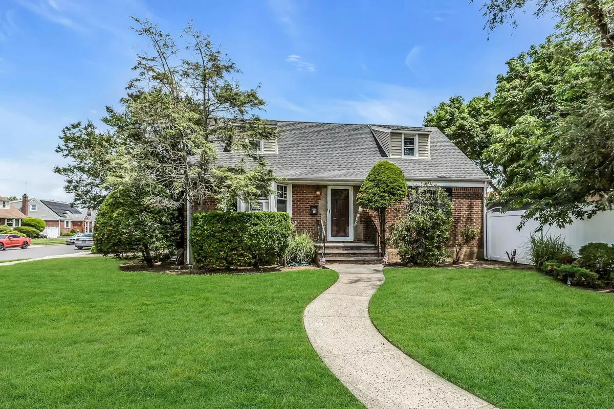 Valley Stream, NY 11580,59 Molyneaux RD