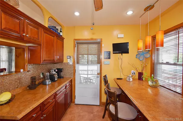 Mount Vernon, NY 10553,142 Beechwood AVE