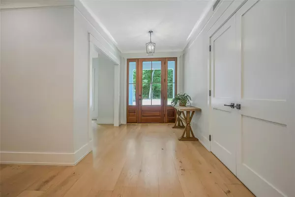 Mattituck, NY 11952,3293 Grand AVE
