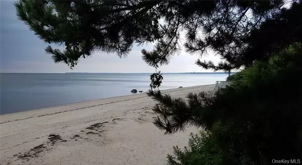 Northport, NY 11768,32 Soundview DR