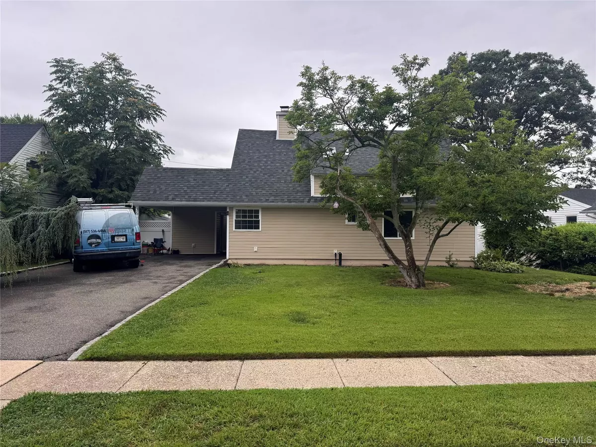 Hicksville, NY 11801,36 Atlas LN