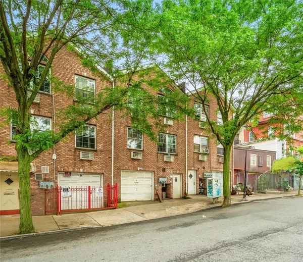 Bronx, NY 10460,992 Jennings ST