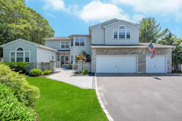 5 Clematis CT,  Lake Grove,  NY 11755