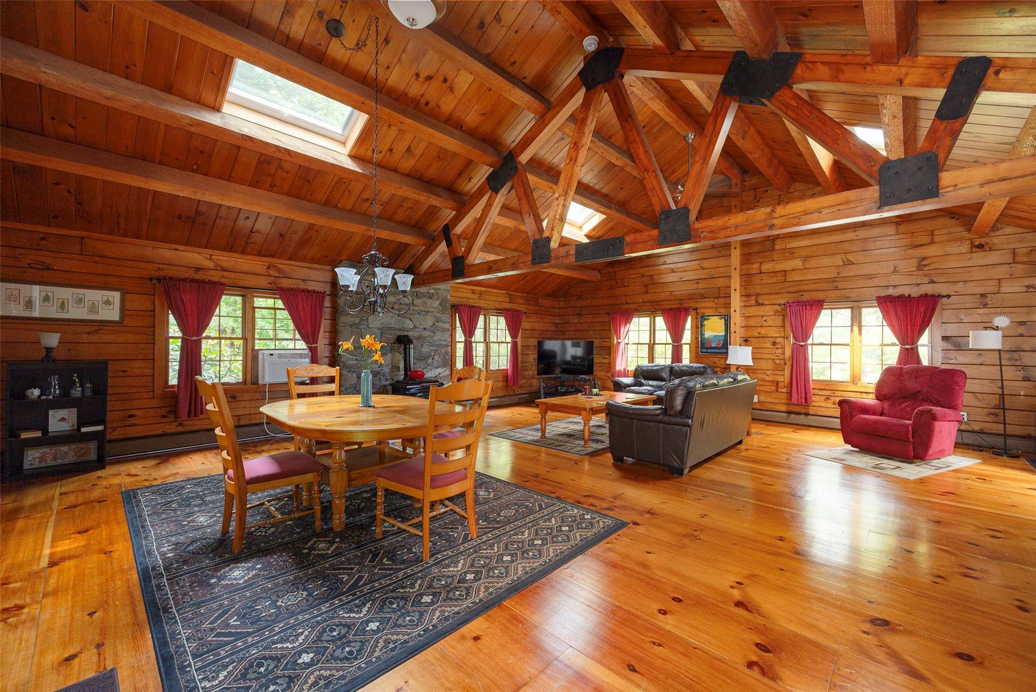 Pleasant Valley, NY 12601,844 Salt Point TPKE