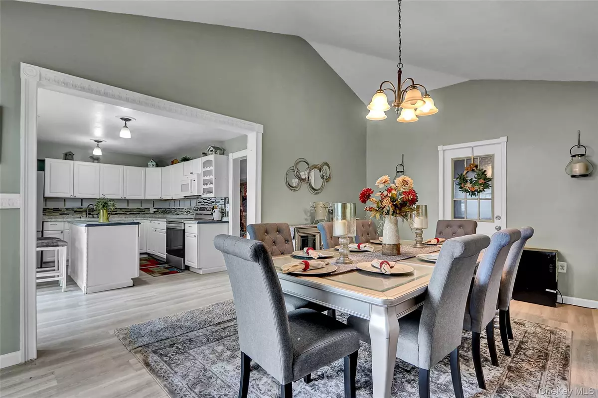 Shirley, NY 11967,33 Breston DR