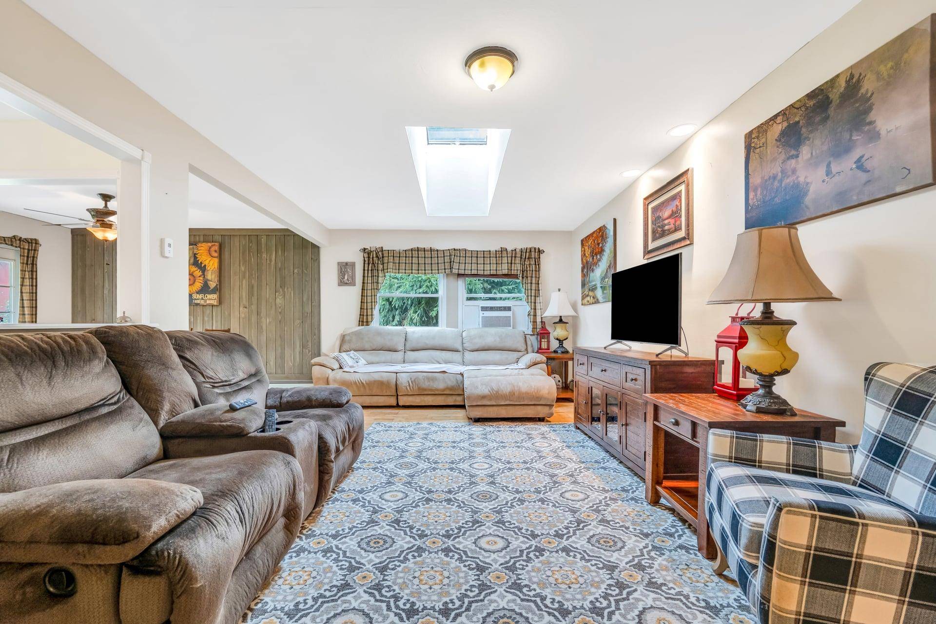 Coram, NY 11727,7 Grand Canyon LN