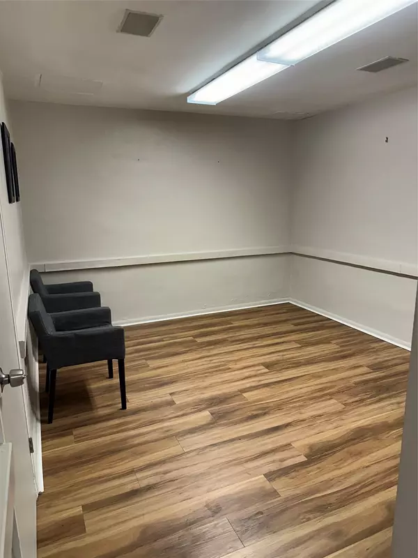 Elmhurst, NY 11377,92-31 57th