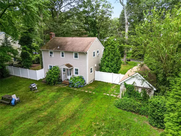 Northport, NY 11768,12 Greentree CT