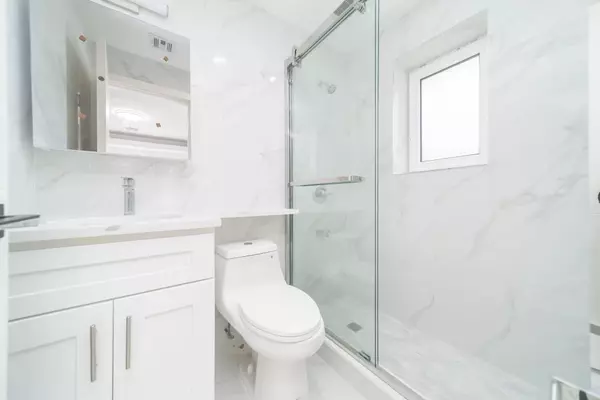 Whitestone, NY 11357,150-28 17 RD