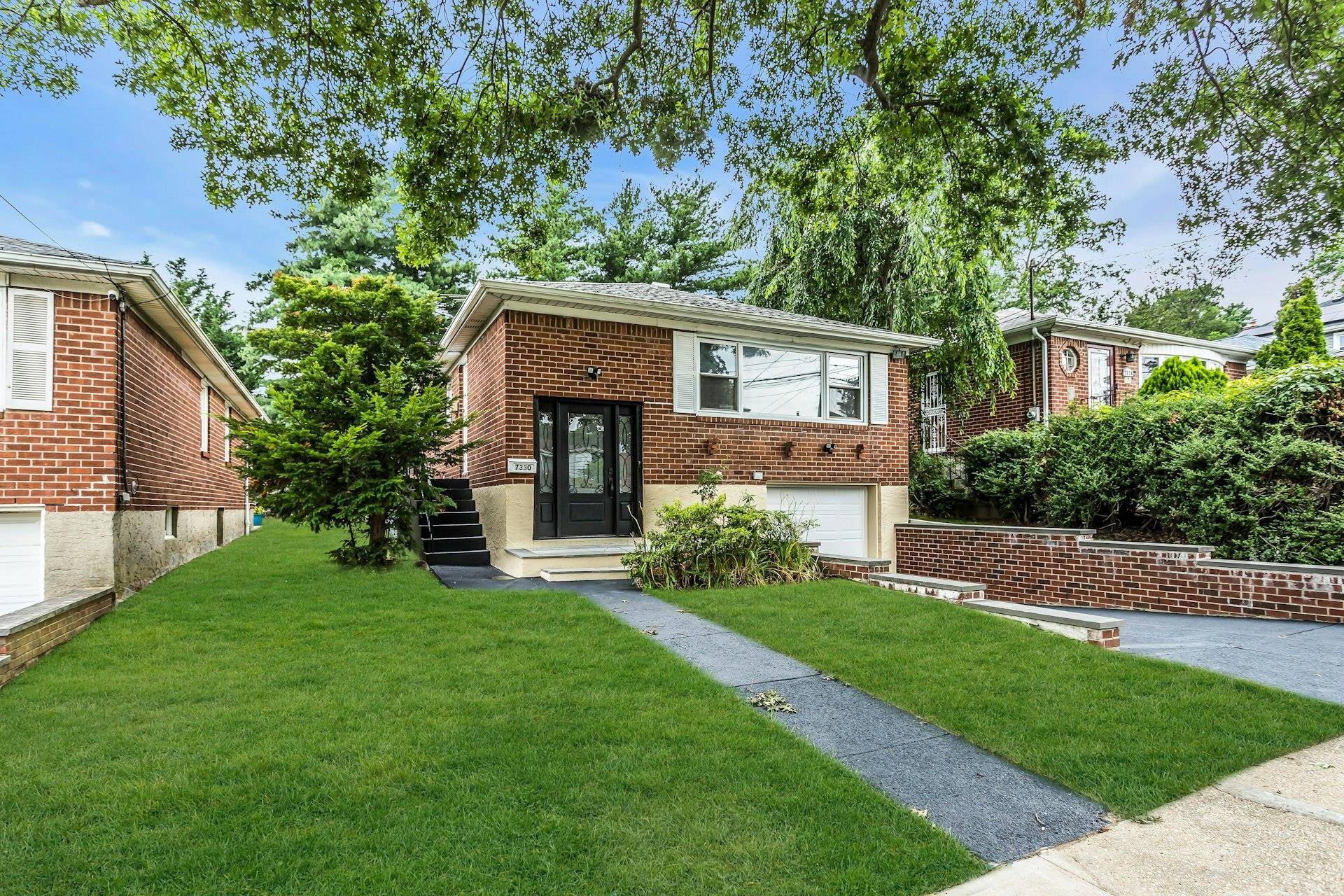 Little Neck, NY 11362,7330 A 244th ST