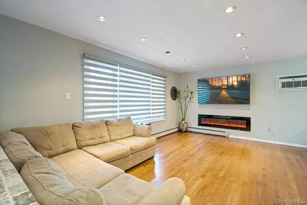 Valley Stream, NY 11580,95 Foster AVE