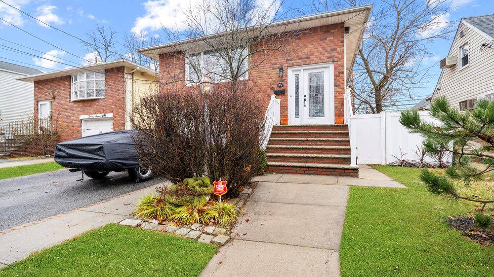 Valley Stream, NY 11580,95 Foster AVE