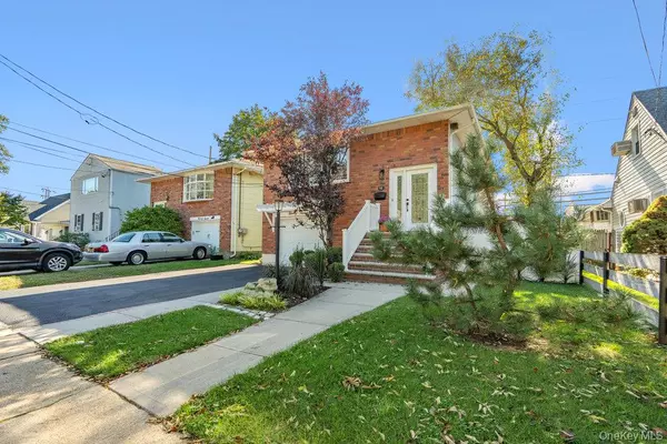 Valley Stream, NY 11580,95 Foster AVE