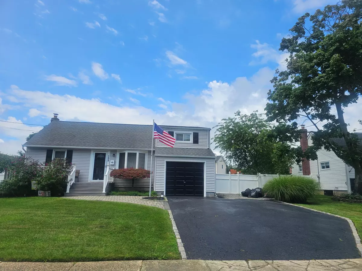 West Islip, NY 11795,155 Reynolds RD