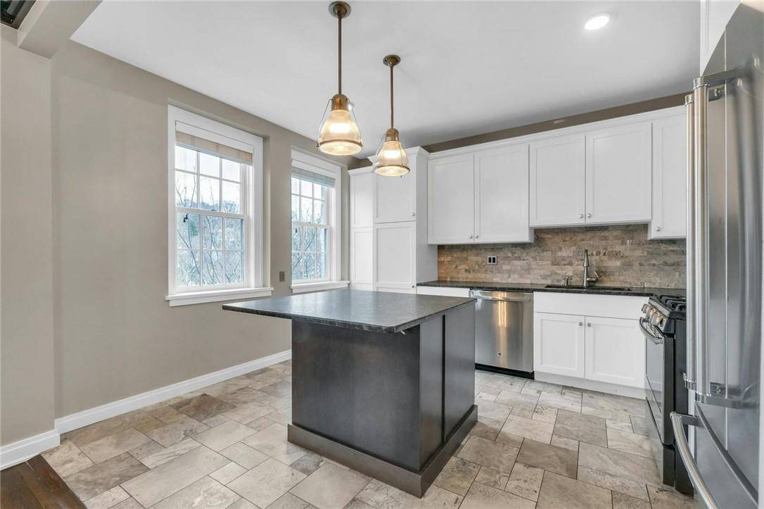 Scarsdale, NY 10583,26 E Parkway #11