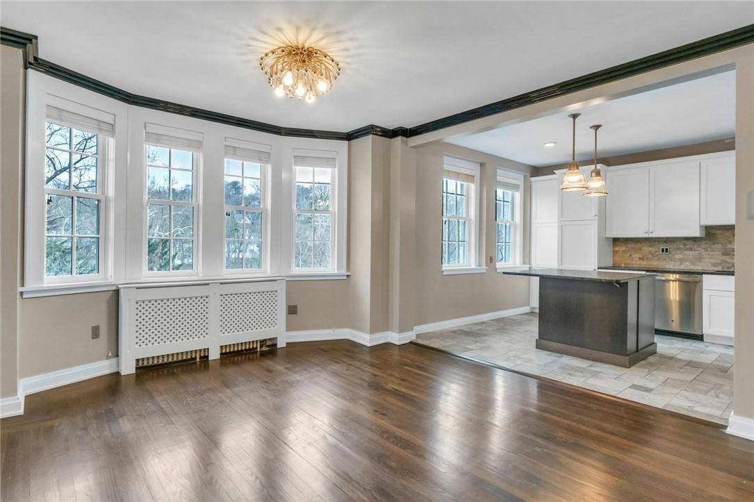 Scarsdale, NY 10583,26 E Parkway #11