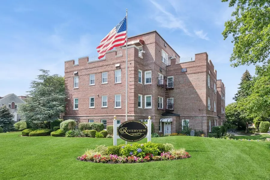 102 S Village AVE #3A, Rockville Centre, NY 11570
