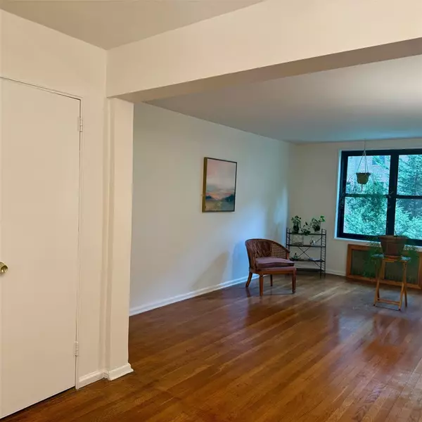 Woodhaven, NY 11421,83-20 98 ST #1H