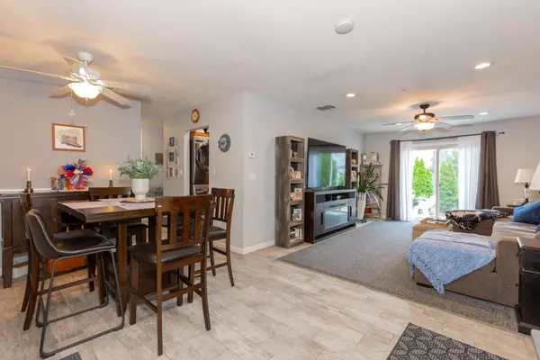 Saint James, NY 11780,605 Cabot CT #605