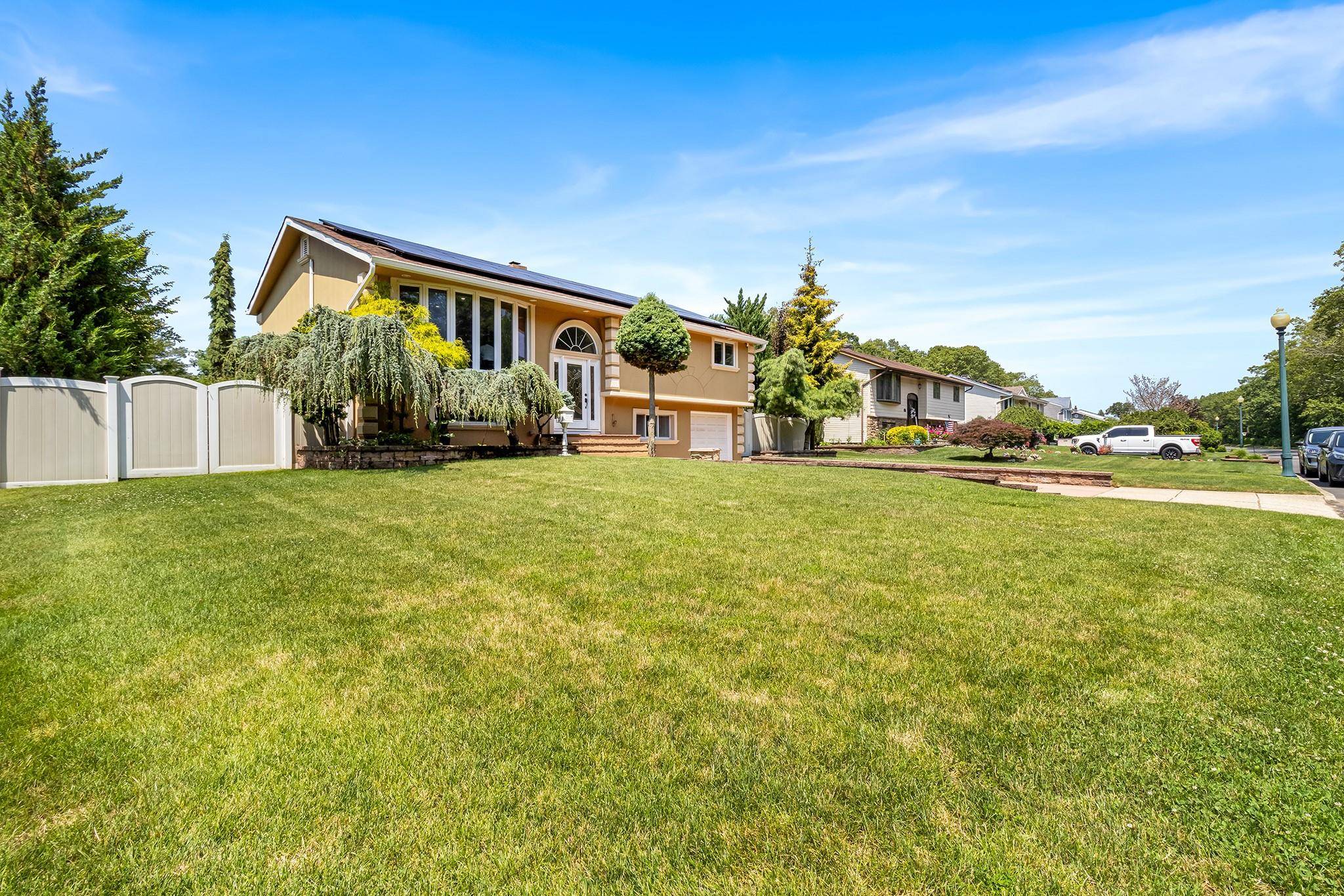 East Islip, NY 11730,184 Overlook DR