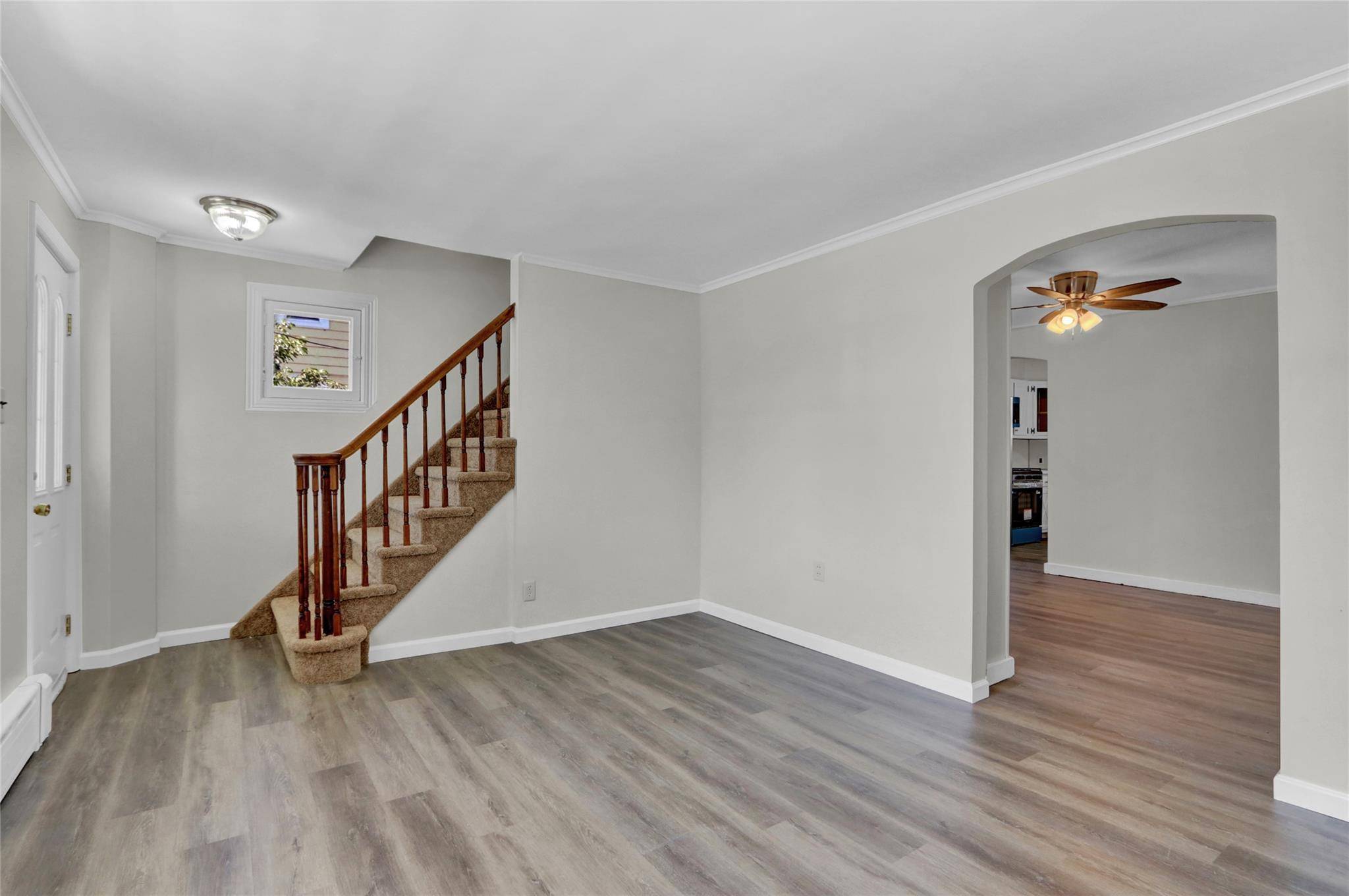 Glen Cove, NY 11542,10 Valentine ST