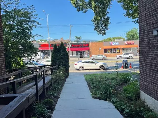 Bayside, NY 11364,73-03 Bell BLVD #5M
