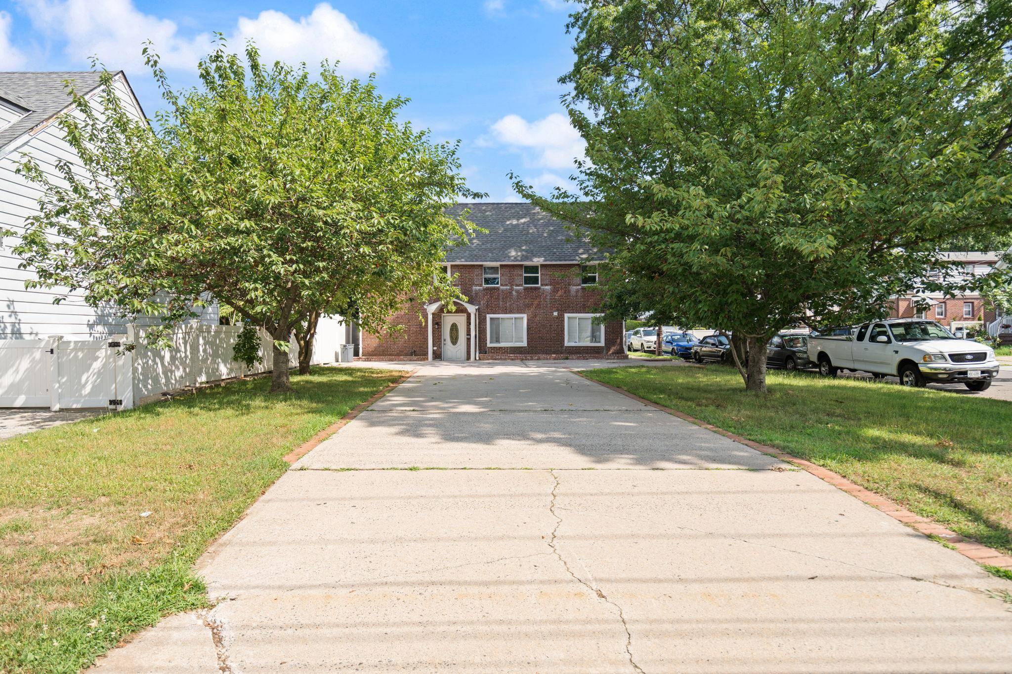 208 Newport RD, Uniondale, NY 11553