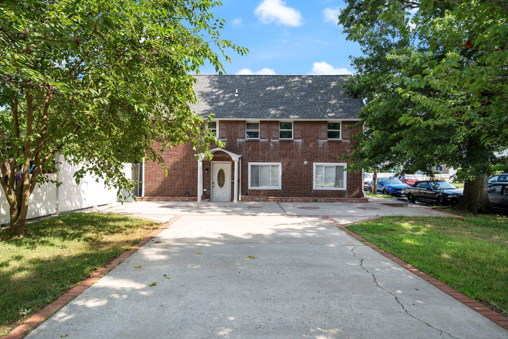 Uniondale, NY 11553,208 Newport RD