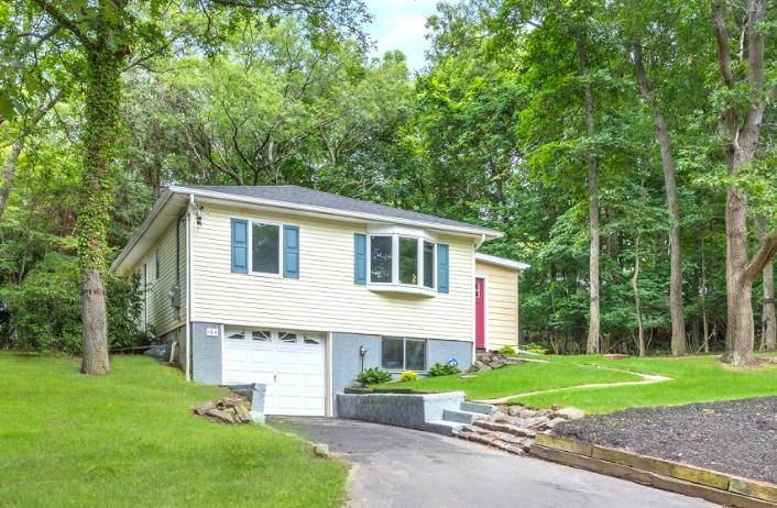 Wading River, NY 11792,164 Maple RD