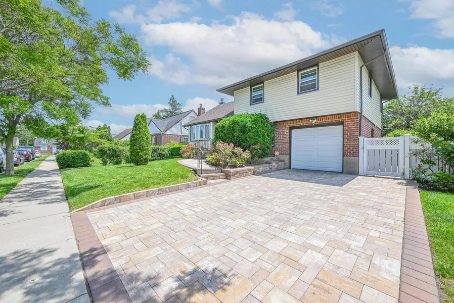 652 Shady ST, Hempstead, NY 11550