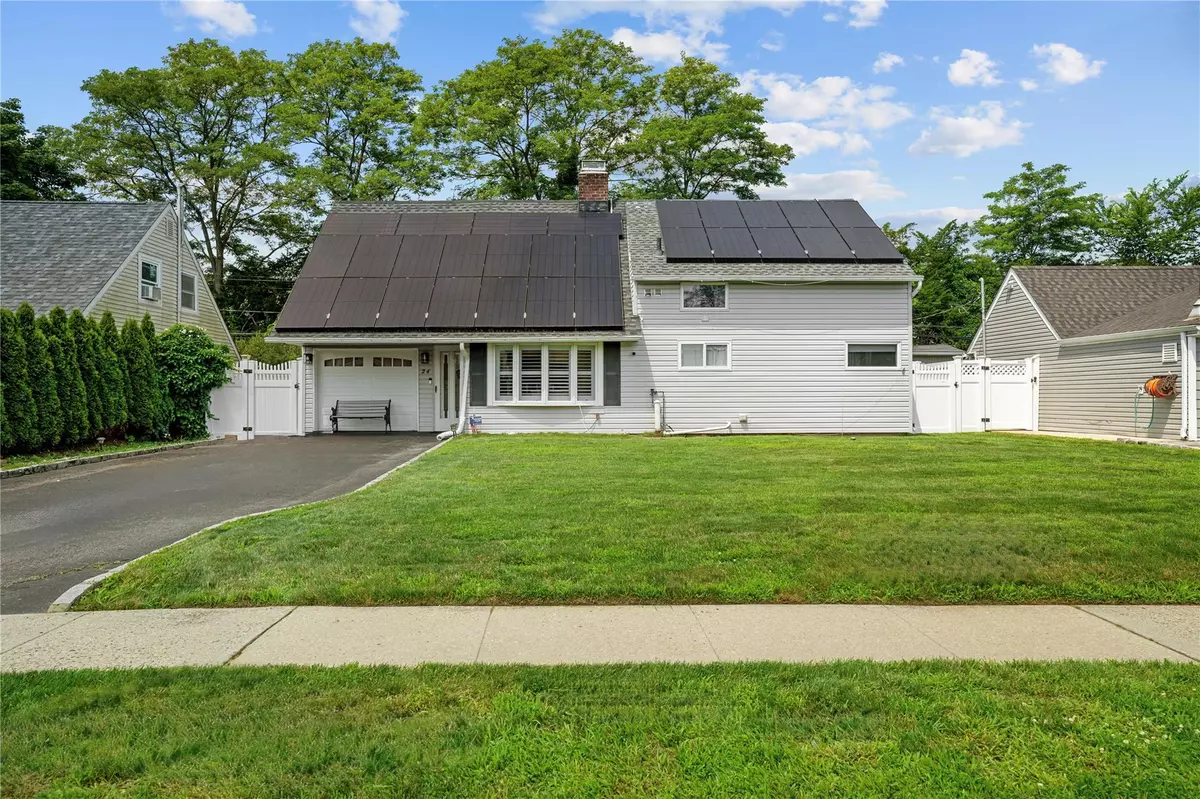 Levittown, NY 11756,24 Border LN