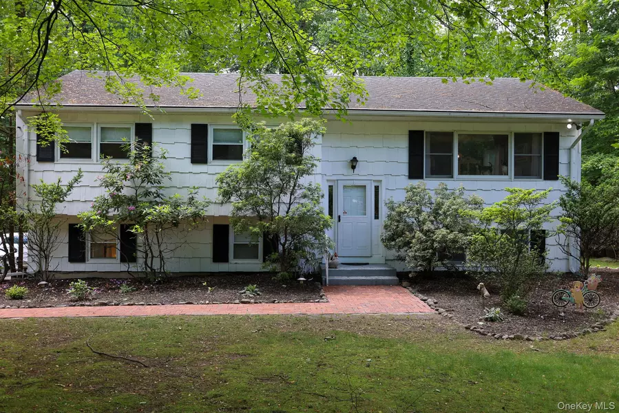 21 Edgebrook LN, Airmont, NY 10952