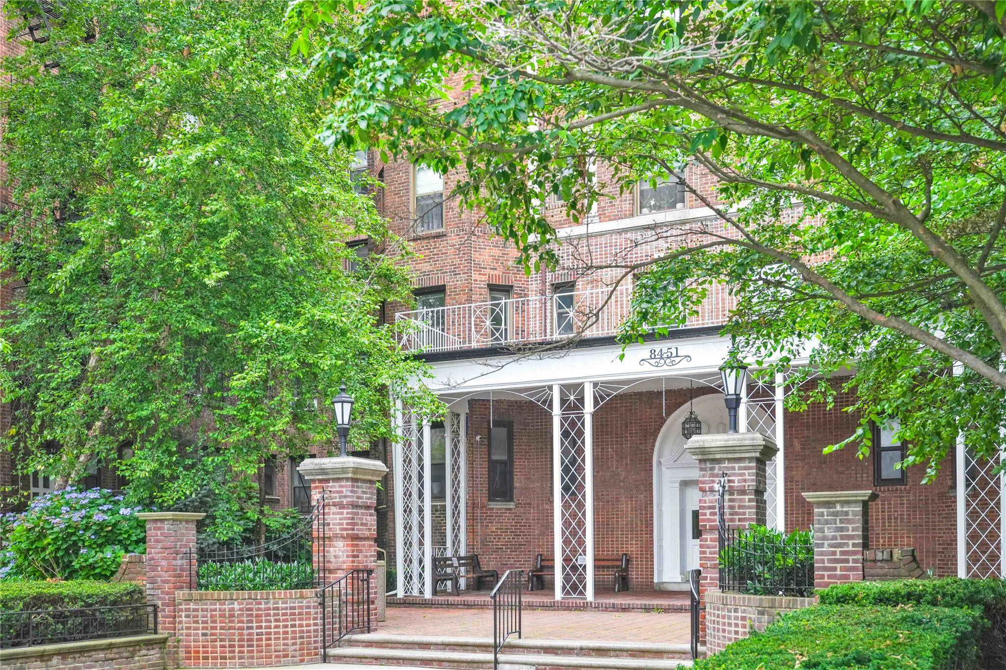 Kew Gardens, NY 11415,84-51 Beverly RD #5P
