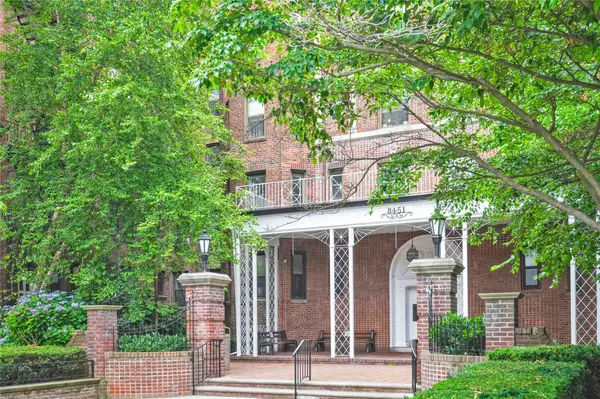 Kew Gardens, NY 11415,84-51 Beverly RD #5P