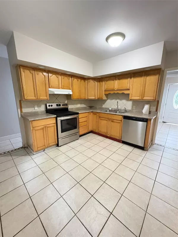Ellenville, NY 12428,42 Burlison AVE