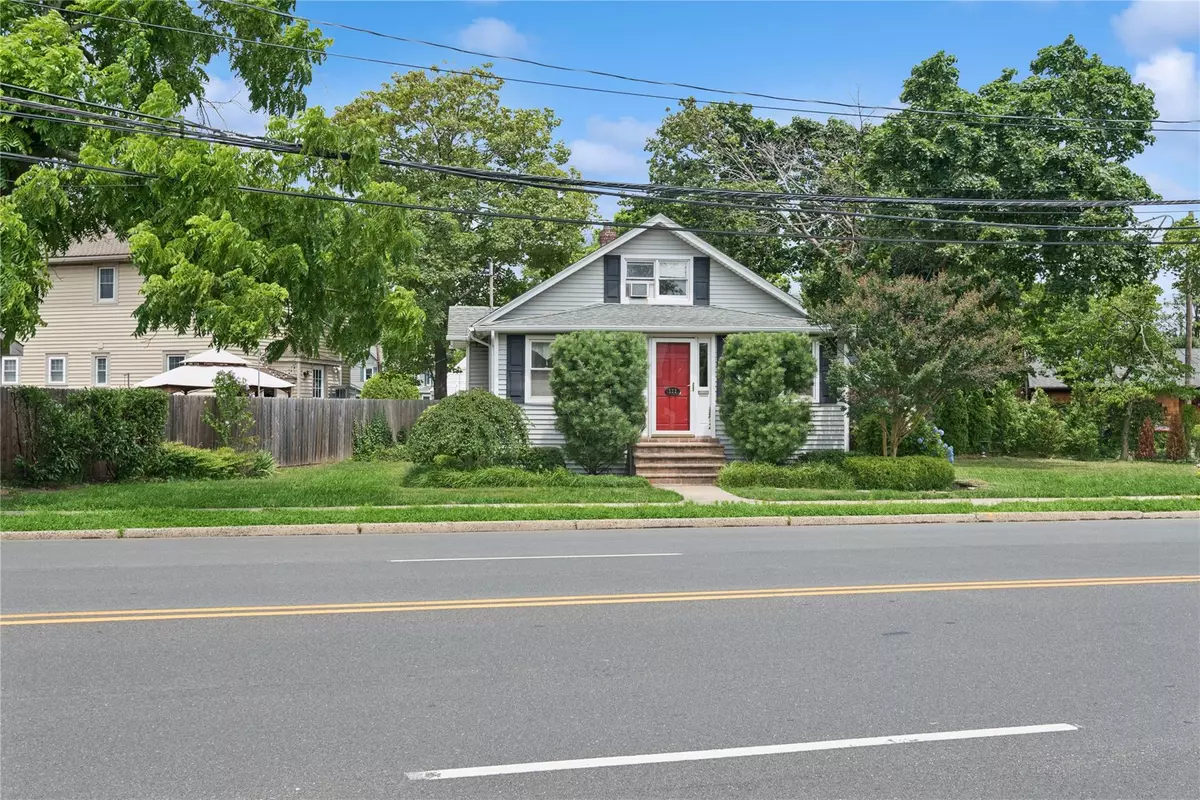 Babylon, NY 11702,111 Little East Neck RD