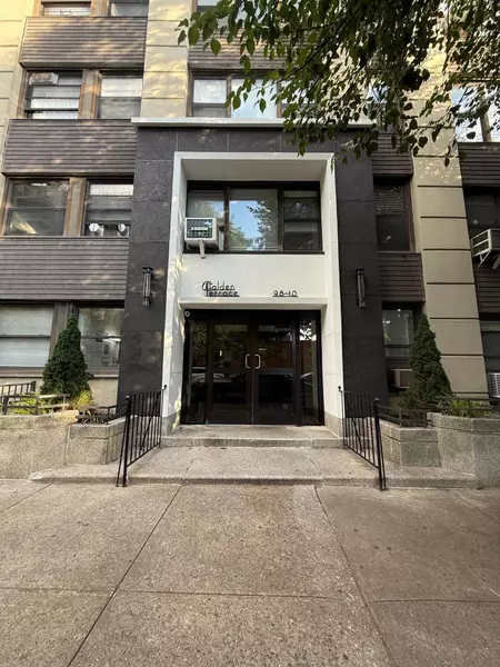 98-10 64 AVE #2E, Rego Park, NY 11374