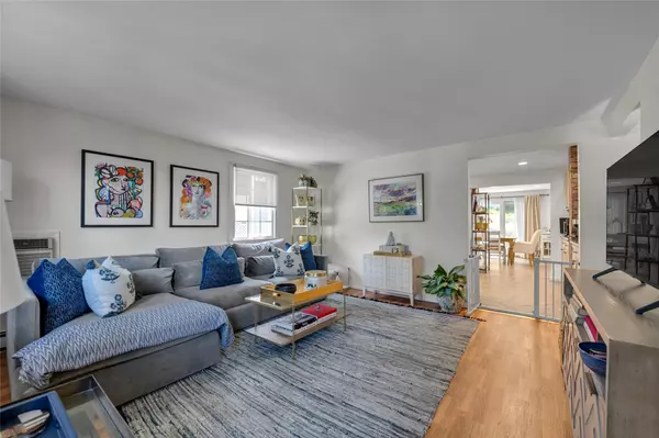 Port Washington, NY 11050,18 Neulist AVE