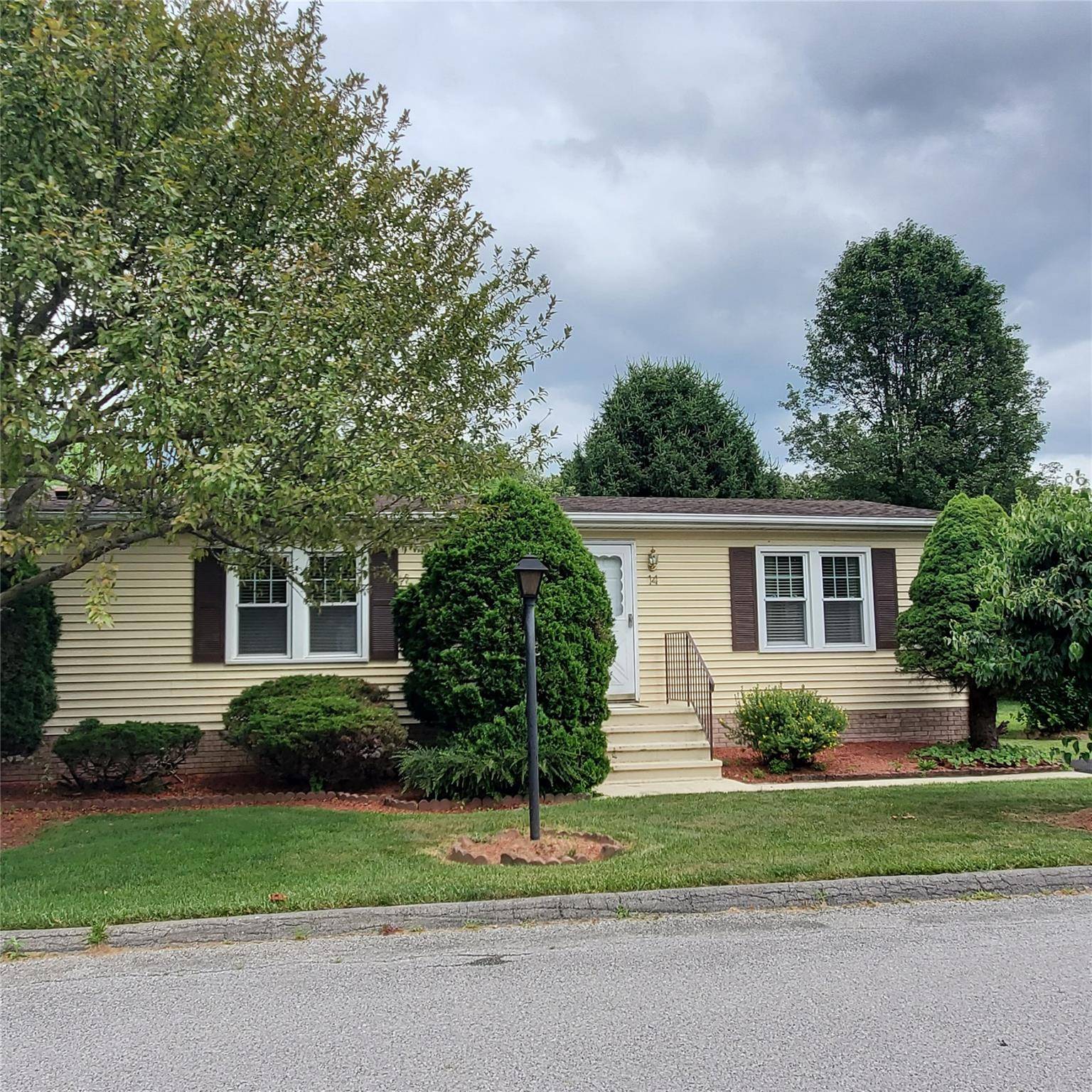 14 Perry RD #14, Hyde Park, NY 12538