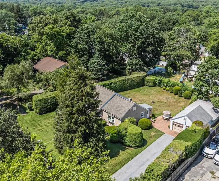 5 Alyssum AVE, Huntington, NY 11743